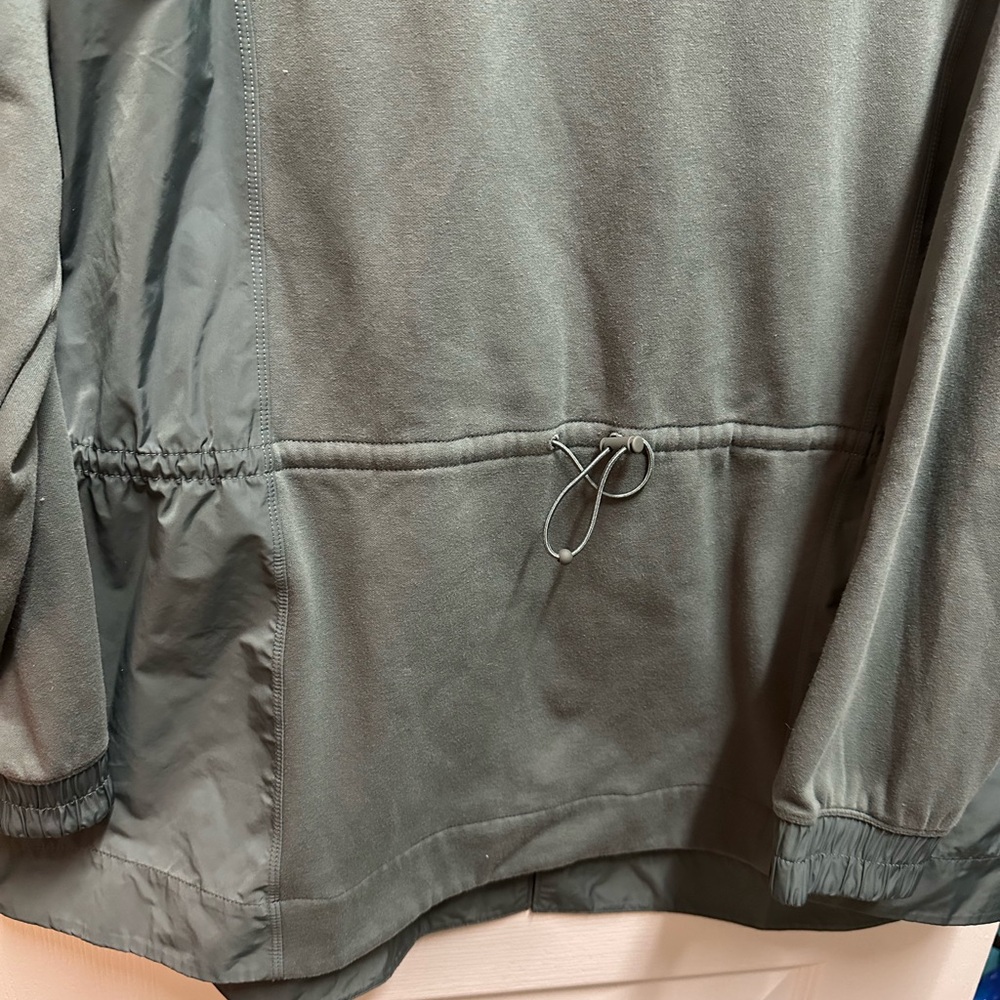 Athleta women's Green Sweatshirt size L/ NWOT B129 - Picture 2 of 5